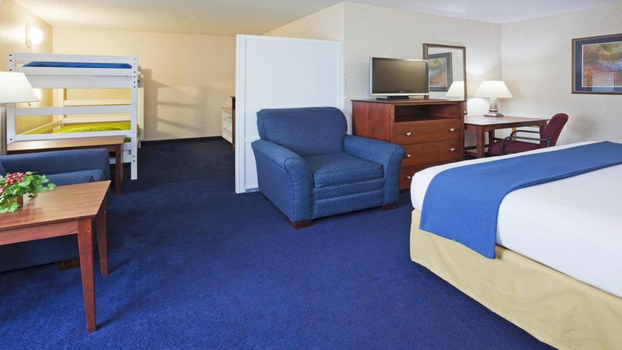 Holiday Inn Express Deforest By Ihg מראה חיצוני תמונה