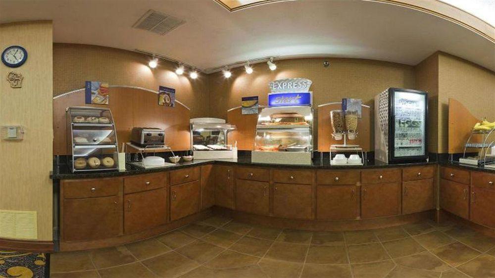 Holiday Inn Express Deforest By Ihg מראה חיצוני תמונה