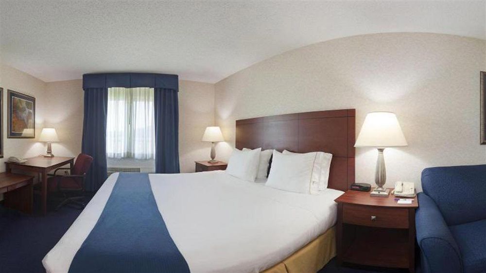 Holiday Inn Express Deforest By Ihg מראה חיצוני תמונה