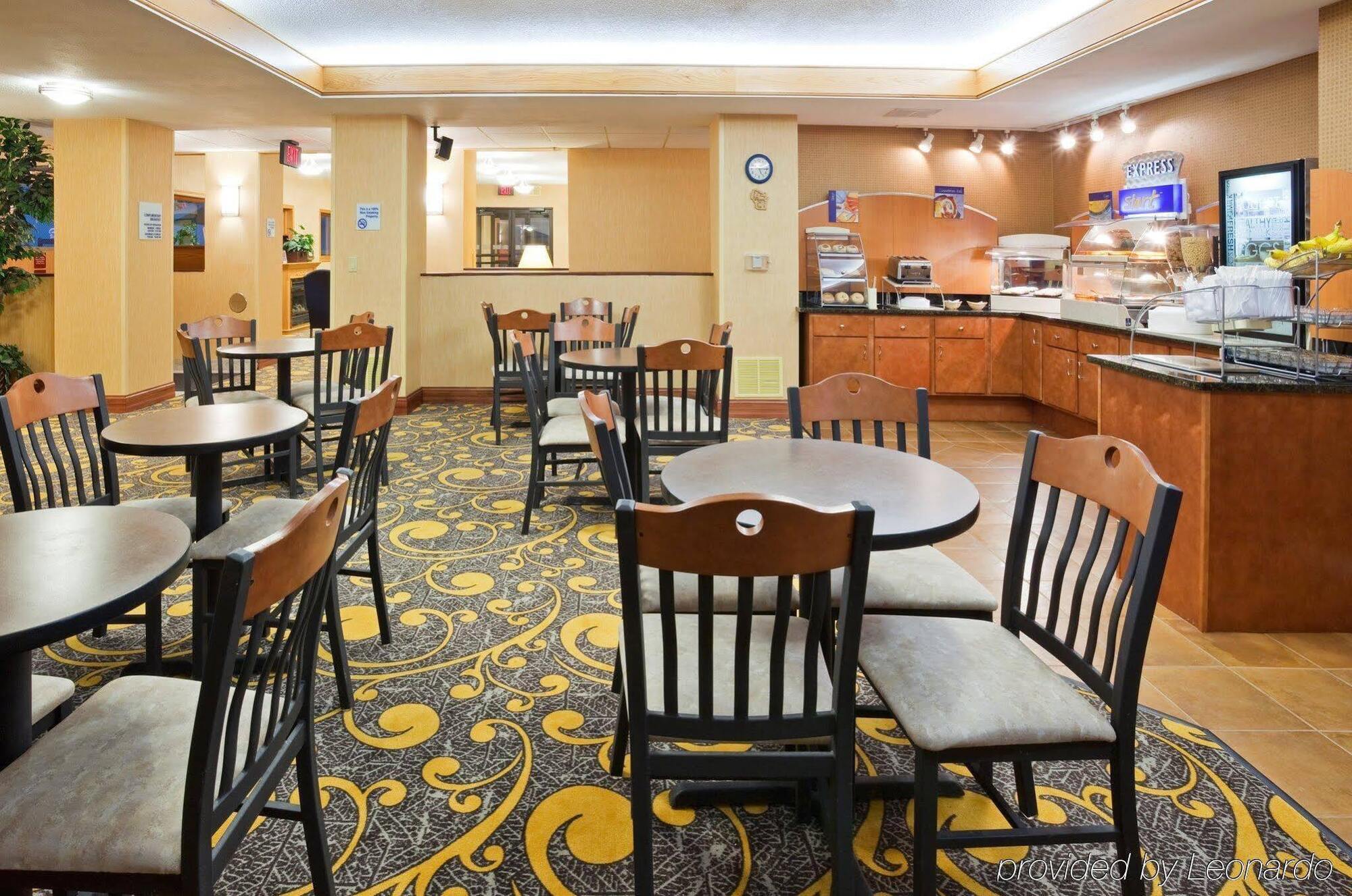 Holiday Inn Express Deforest By Ihg מראה חיצוני תמונה